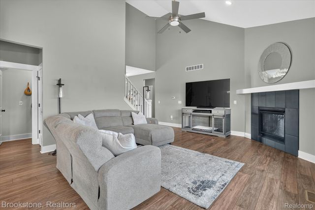 9830 Loretta Lane, Green Oak Township, MI 48178