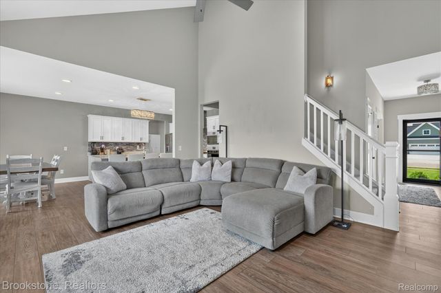 9830 Loretta Lane, Green Oak Township, MI 48178
