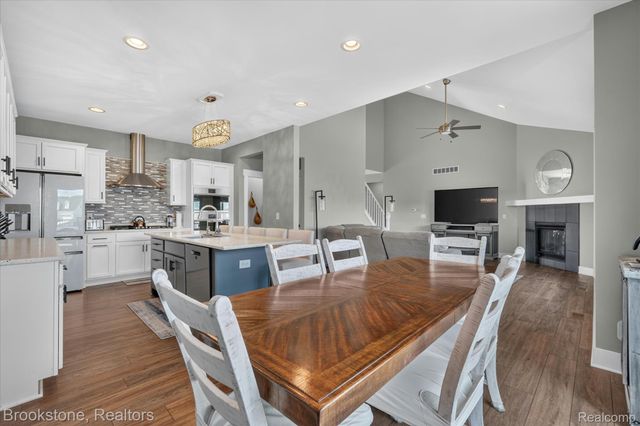 9830 Loretta Lane, Green Oak Township, MI 48178