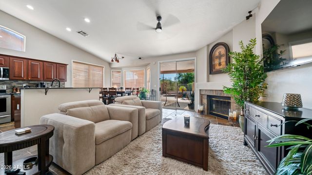 537 W MOUNTAIN VISTA Drive, Phoenix, AZ 85045