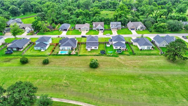 2423 Ridgewood Drive, West Columbia, TX 77486