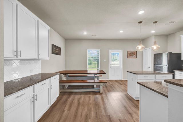 2423 Ridgewood Drive, West Columbia, TX 77486
