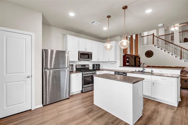 2423 Ridgewood Drive, West Columbia, TX 77486