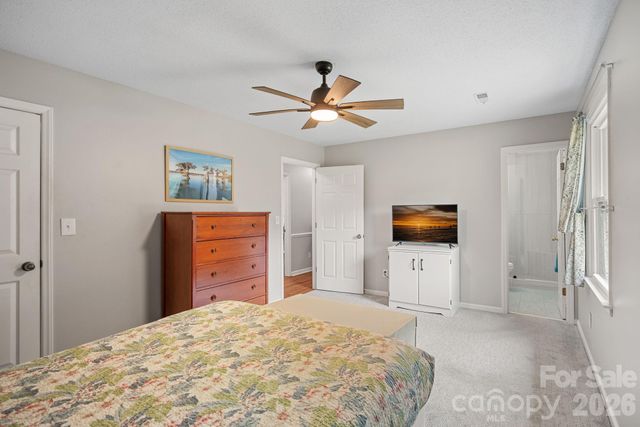 6131 Kinghurst Drive, Charlotte, NC 28216