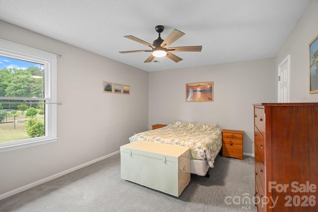 6131 Kinghurst Drive, Charlotte, NC 28216