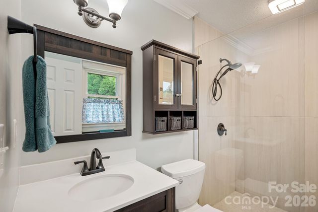 6131 Kinghurst Drive, Charlotte, NC 28216