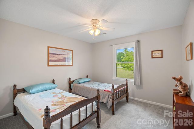 6131 Kinghurst Drive, Charlotte, NC 28216