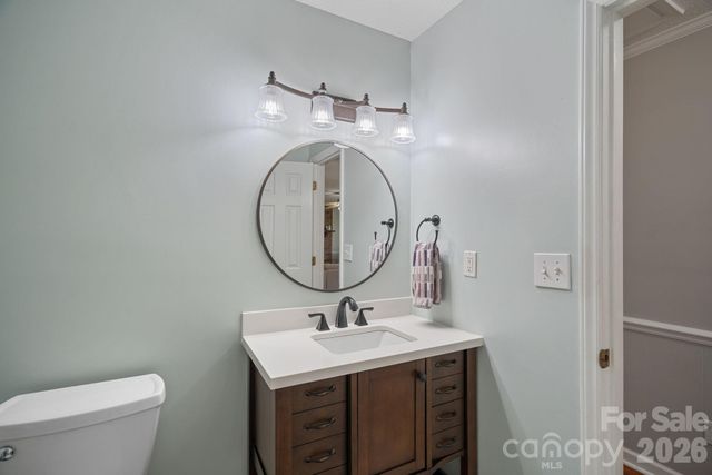 6131 Kinghurst Drive, Charlotte, NC 28216
