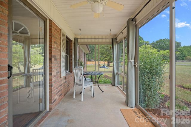 6131 Kinghurst Drive, Charlotte, NC 28216