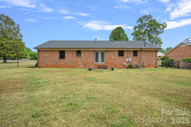6131 Kinghurst Drive, Charlotte, NC 28216