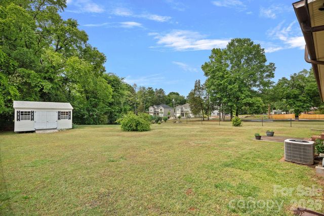 6131 Kinghurst Drive, Charlotte, NC 28216