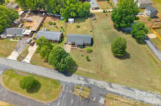 6131 Kinghurst Drive, Charlotte, NC 28216