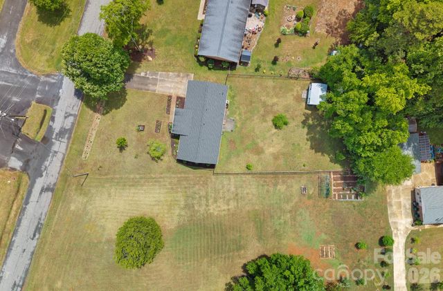 6131 Kinghurst Drive, Charlotte, NC 28216