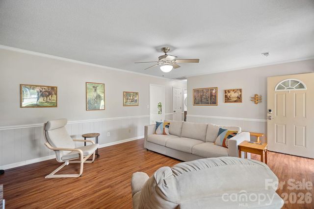 6131 Kinghurst Drive, Charlotte, NC 28216