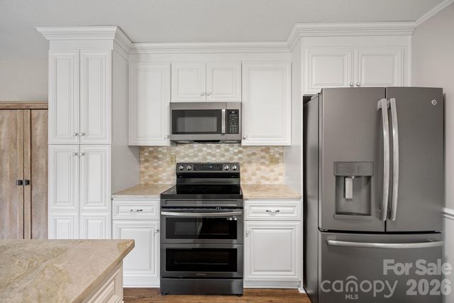 6131 Kinghurst Drive, Charlotte, NC 28216