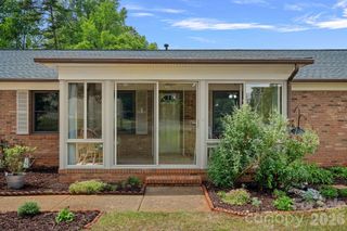 6131 Kinghurst Drive, Charlotte, NC 28216
