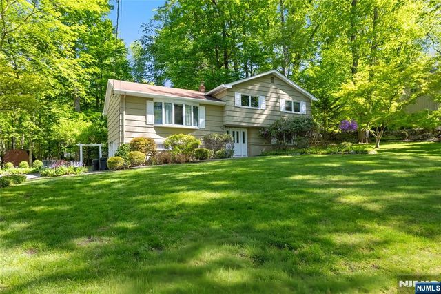 568 Stellman Road, River Vale, NJ 07675