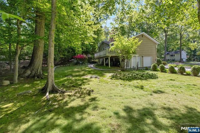 568 Stellman Road, River Vale, NJ 07675