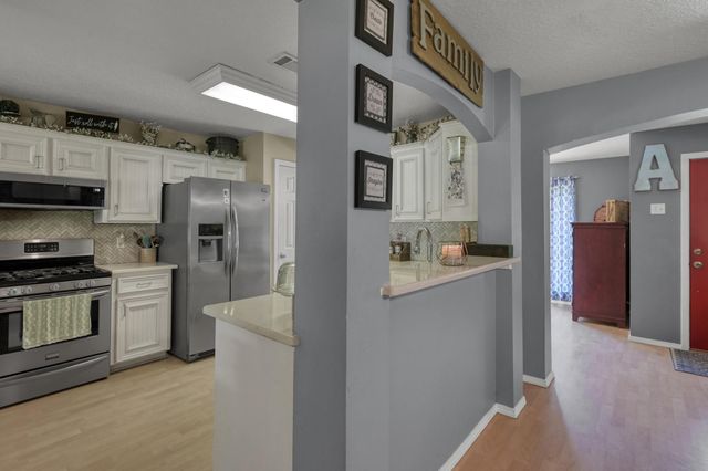 14909 Pine Tree Road, Montgomery, TX 77356