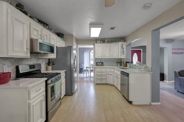 14909 Pine Tree Road, Montgomery, TX 77356