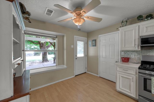 14909 Pine Tree Road, Montgomery, TX 77356