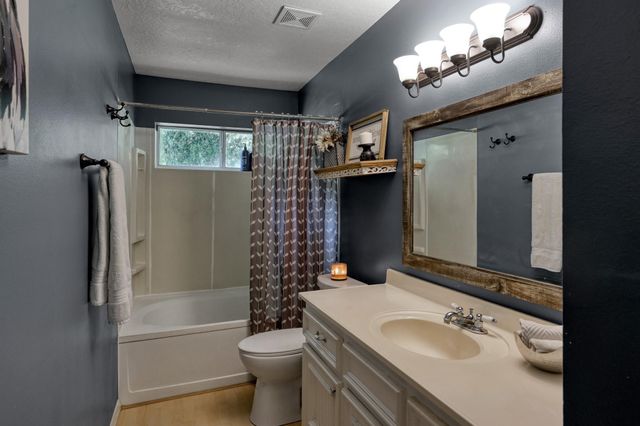 14909 Pine Tree Road, Montgomery, TX 77356