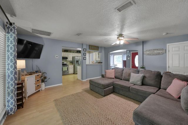 14909 Pine Tree Road, Montgomery, TX 77356