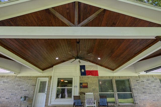 14909 Pine Tree Road, Montgomery, TX 77356