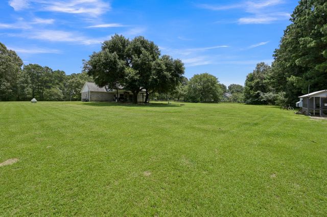 14909 Pine Tree Road, Montgomery, TX 77356