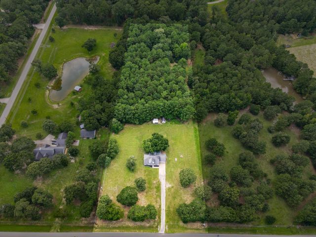 14909 Pine Tree Road, Montgomery, TX 77356