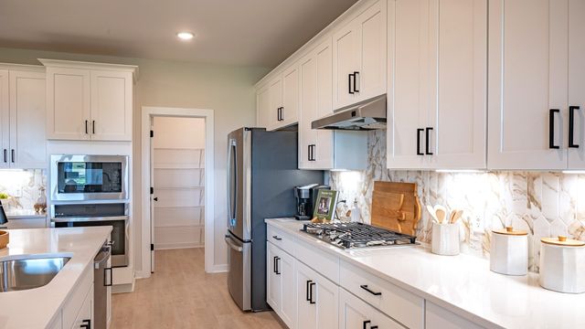 3927 Trinity Woods Rd, Columbia, TN 38401