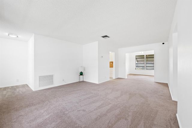 4524 NW 43rd Avenue, Tamarac, FL 33319