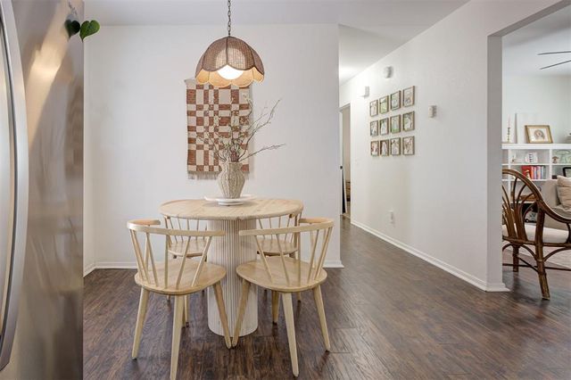 145 W Carson Drive, Mustang, OK 73064