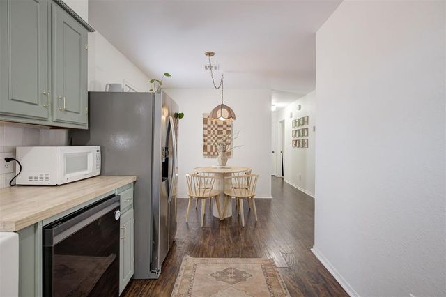 145 W Carson Drive, Mustang, OK 73064