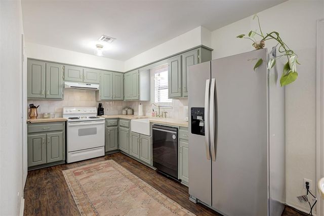 145 W Carson Drive, Mustang, OK 73064