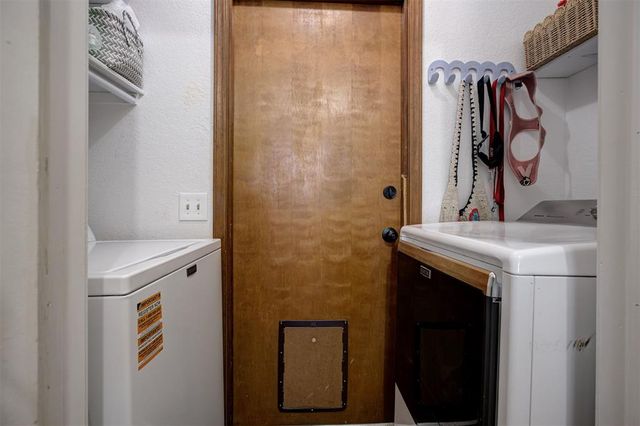 145 W Carson Drive, Mustang, OK 73064