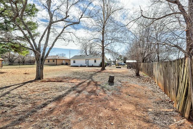 145 W Carson Drive, Mustang, OK 73064