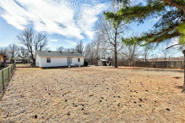 145 W Carson Drive, Mustang, OK 73064