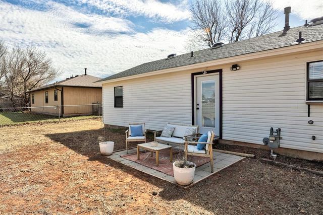 145 W Carson Drive, Mustang, OK 73064