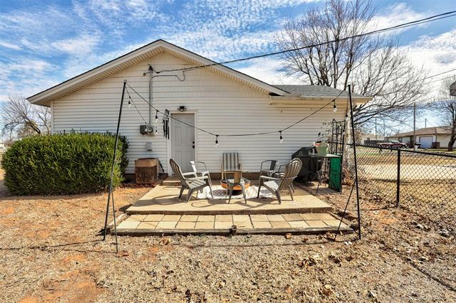 145 W Carson Drive, Mustang, OK 73064