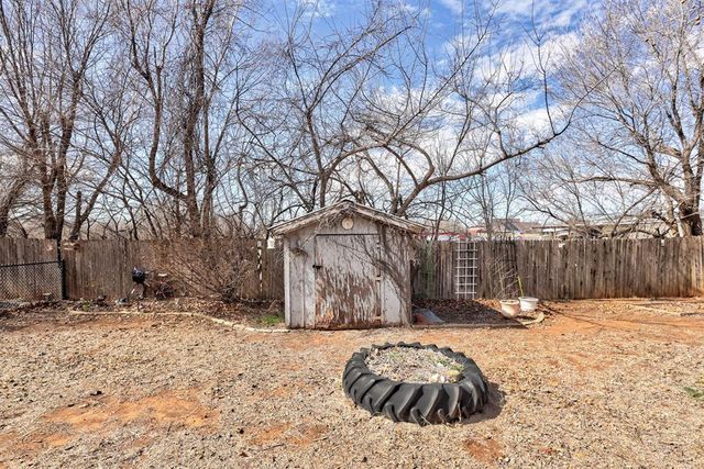 145 W Carson Drive, Mustang, OK 73064