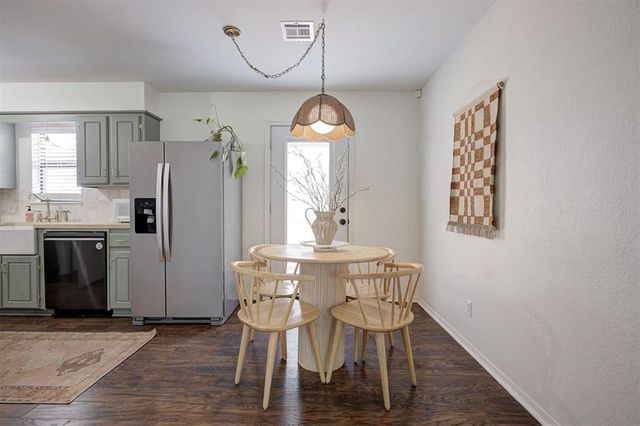 145 W Carson Drive, Mustang, OK 73064