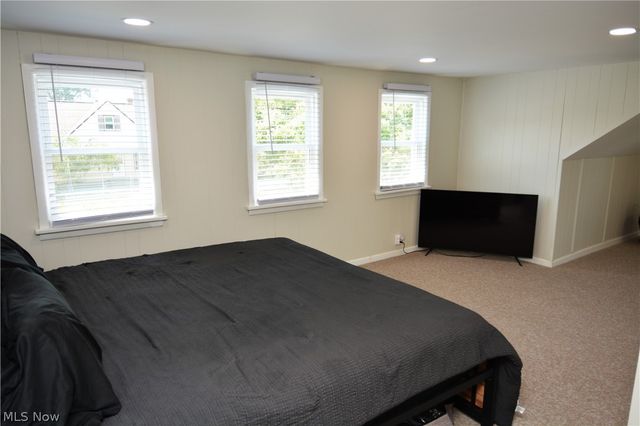 32113 Dickerson Road, Willowick, OH 44095