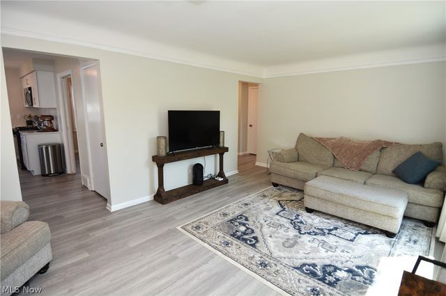 32113 Dickerson Road, Willowick, OH 44095