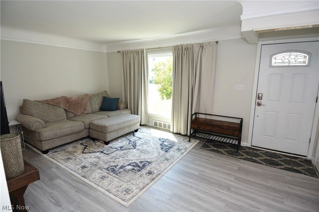 32113 Dickerson Road, Willowick, OH 44095