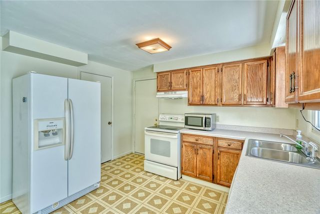 85 Windsor Road, Greece, NY 14612