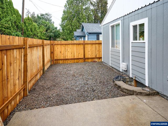 2453 Simpson St, Salem, OR 97301