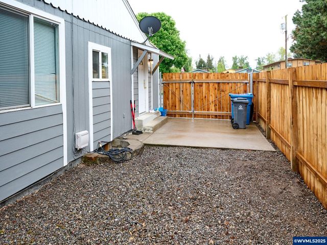 2453 Simpson St, Salem, OR 97301