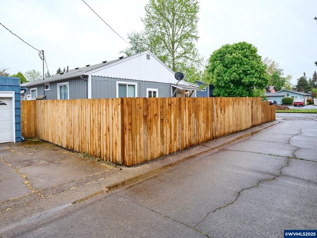 2453 Simpson St, Salem, OR 97301