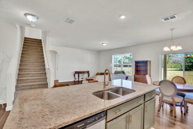 2167 Harwick Circle SW, Vero Beach, FL 32968